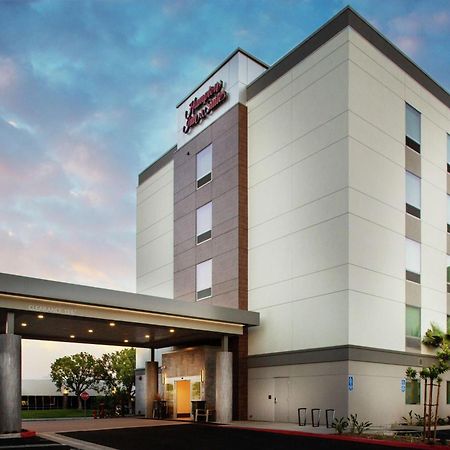 Hampton Inn & Suites Irvine/Orange County Airport Buitenkant foto