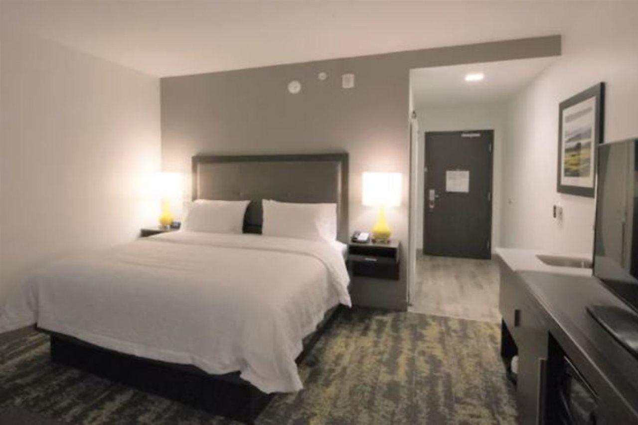 Hampton Inn & Suites Irvine/Orange County Airport Buitenkant foto