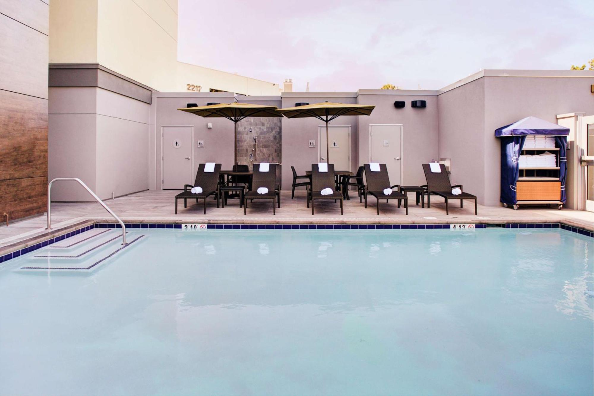 Hampton Inn & Suites Irvine/Orange County Airport Buitenkant foto